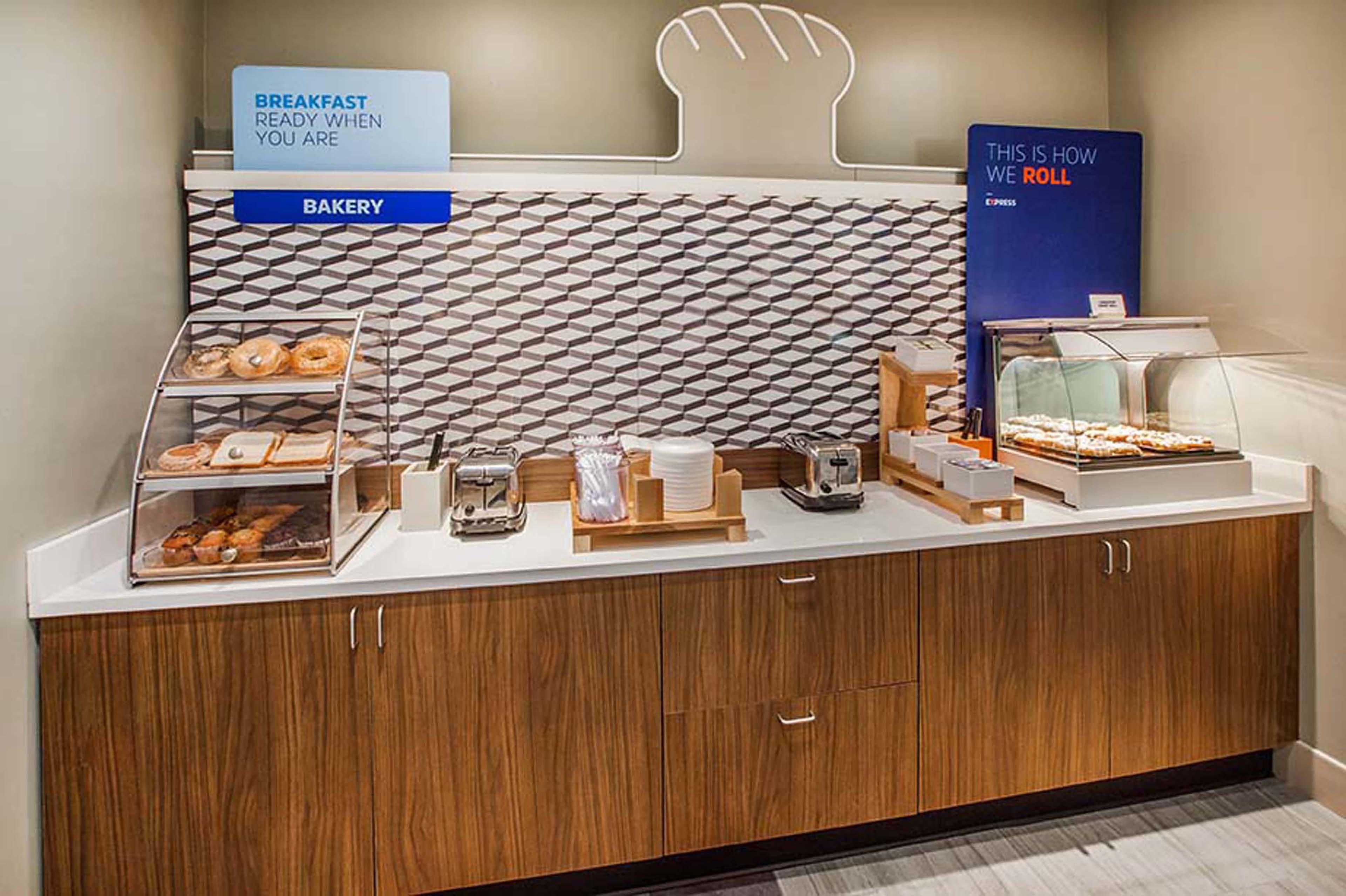 Holiday Inn Express Hotel & Suites Marion By Ihg Exteriör bild