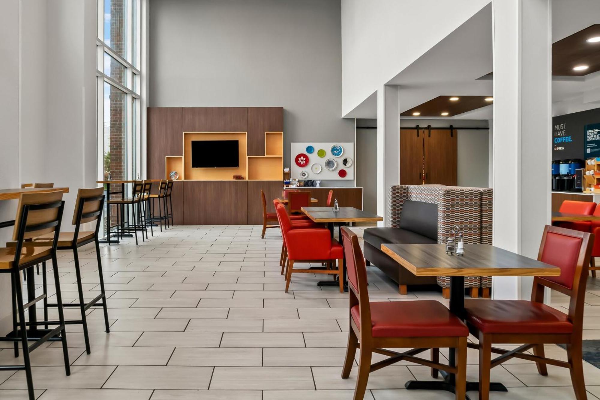 Holiday Inn Express Hotel & Suites Marion By Ihg Exteriör bild