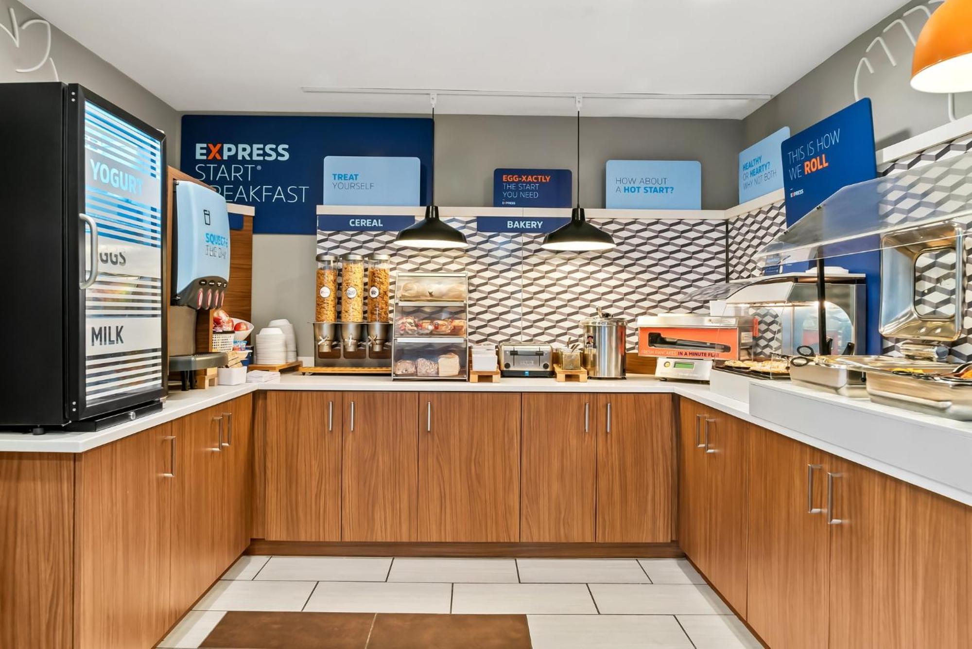 Holiday Inn Express Hotel & Suites Marion By Ihg Exteriör bild