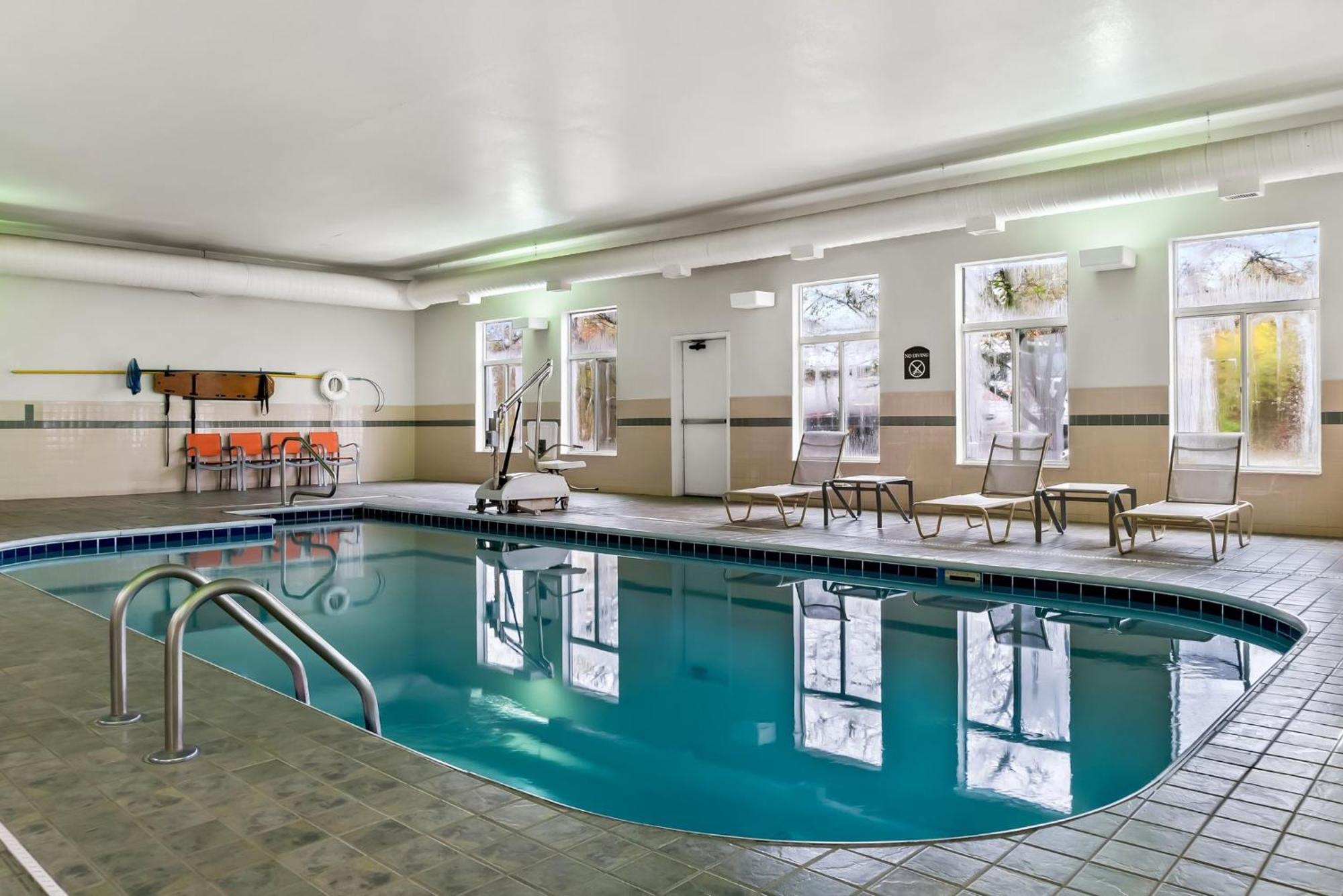 Holiday Inn Express Hotel & Suites Marion By Ihg Exteriör bild