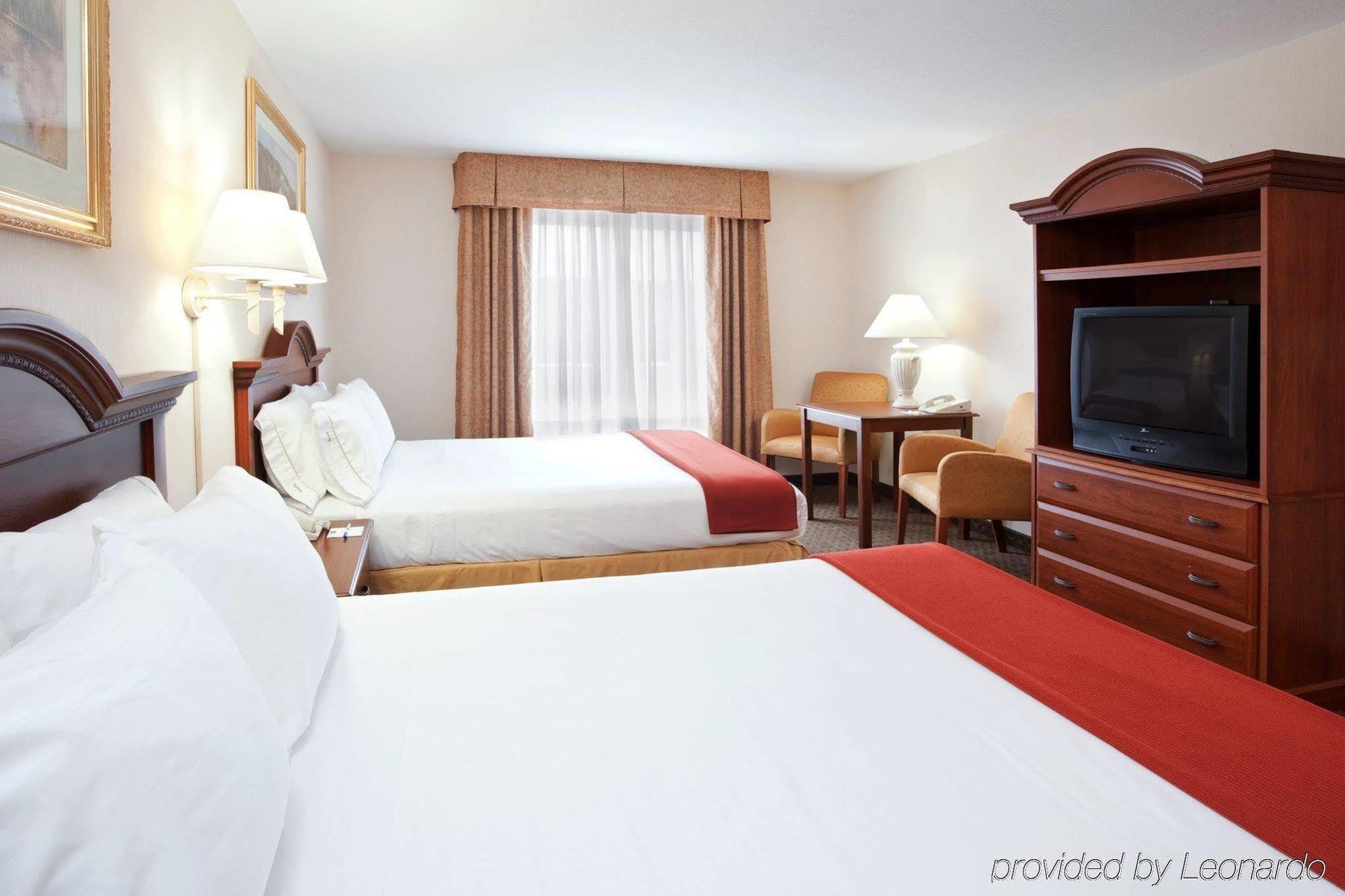 Holiday Inn Express Hotel & Suites Marion By Ihg Rum bild